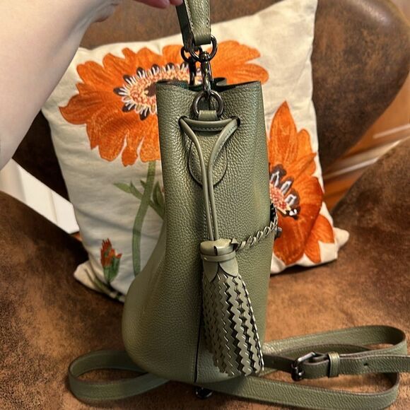 COACH LORA BUCKET BAG (651) WHIPSTITCH DETAIL TURNLOCK TASSELS STRAPS FERN VGUC - Picture 11 of 15
